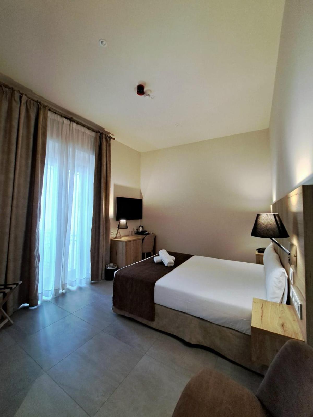 Hotel Av La Florida Sevilla Eksteriør billede